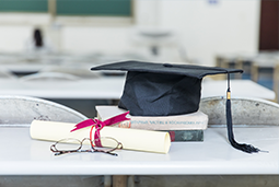 春招“黄金档”来袭：应届生看重落户政策 有企业招聘人数增五成